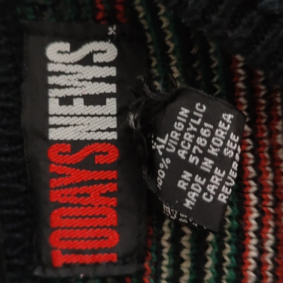 Vintage sweater-Today's News - Picture 3 of 3